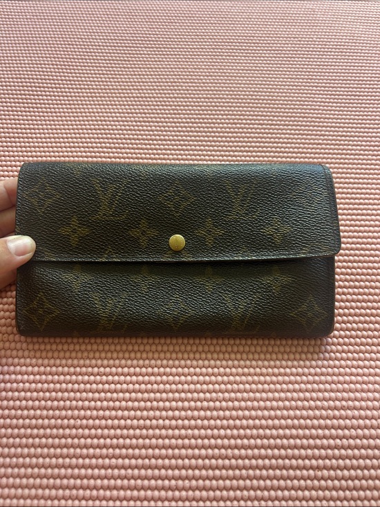 Louis Vuitton Handbags - Louis Vuitton Monogram leather Wallet in Dark Brown with Gold Snap